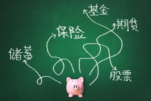 55歲以上老人如何買保險(xiǎn)？重疾險(xiǎn)賠錢多，為何我卻選了這2種險(xiǎn)？