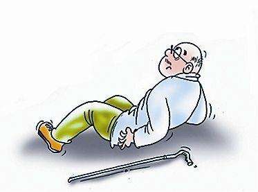 56歲老人散步時意外摔倒引發(fā)骨折，25保額遭拒賠，憑什么？